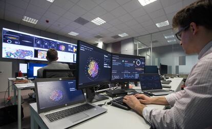 Centro de control de Ciberseguridad de Indra en San Fernando de Henares (Madrid).