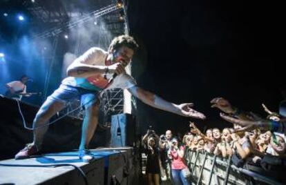 Willy Bárcenas, cantante del grupo Taburete, la noche del pasado martes en el Arenal Sound.