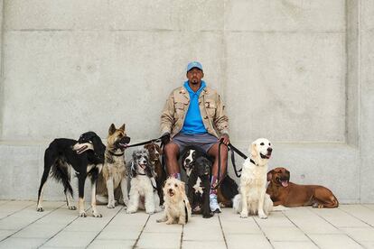 El futbolista Jérôme Boateng acompañado de su otra gran pasión, los perros.