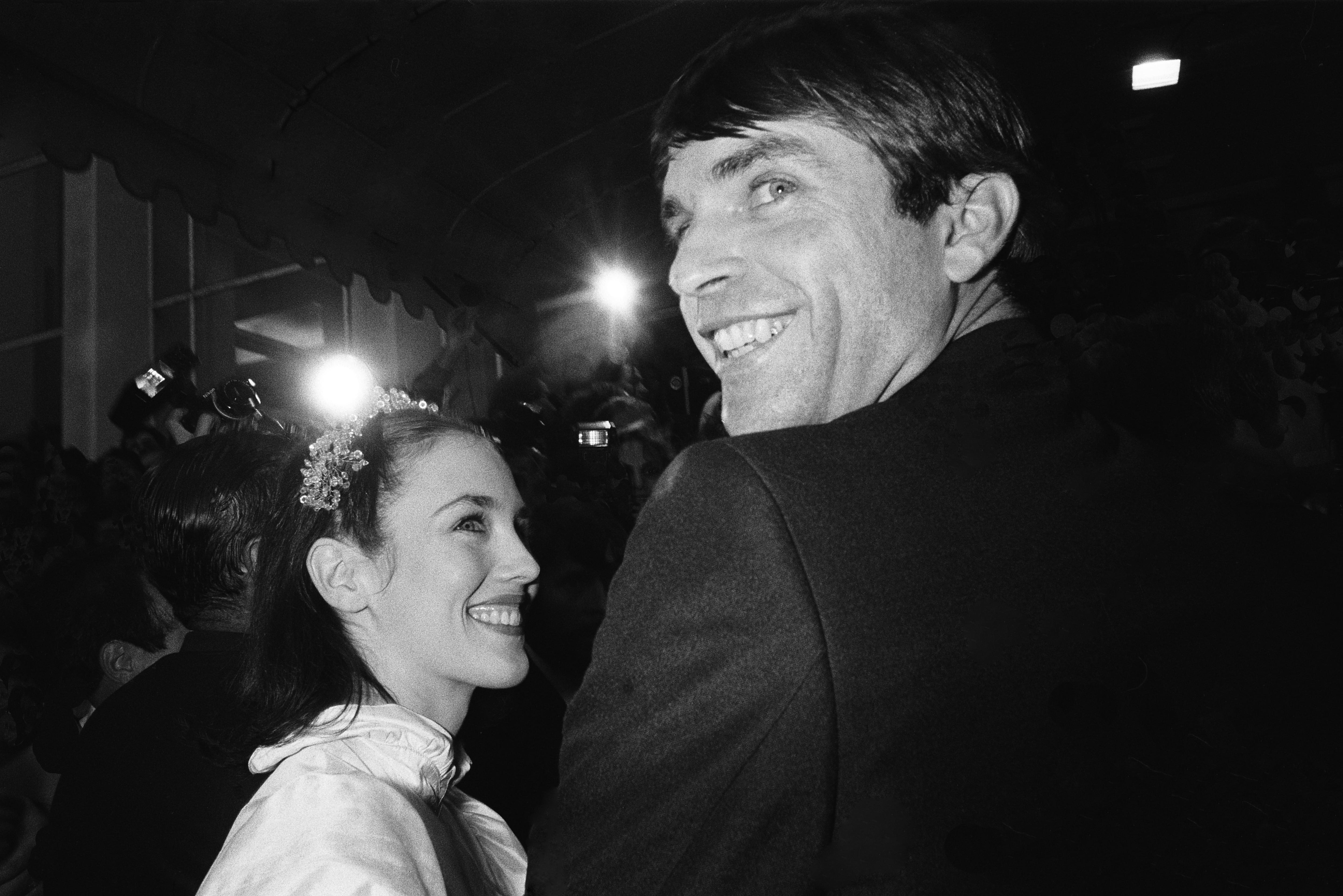 Isabelle Adjani en el festival de Cannes de 1981 junto al actor Sam Neill, con quien presentó la película sobre la que cimentó su leyenda: 'La posesión', de Andrzej Zulawski.