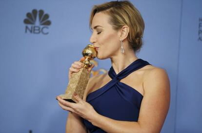 Kate Winslet besa su cuarto Globo de Oro. La actriz gana el premio a mejor actriz de reparto por su papel en 'Steve Jobs', el filme del fundador de Apple.