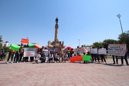En la Ciudad de Torreón, Coahuila, decenas de alumnos se sumaron a la manifestación.