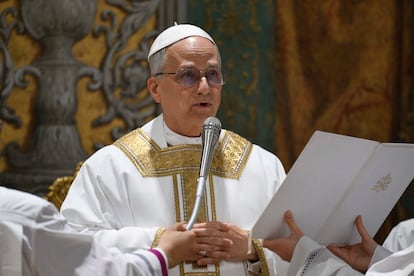El papa León XIV, durante su primera misa como Pontífice, este viernes en la Capilla Sixtina. 