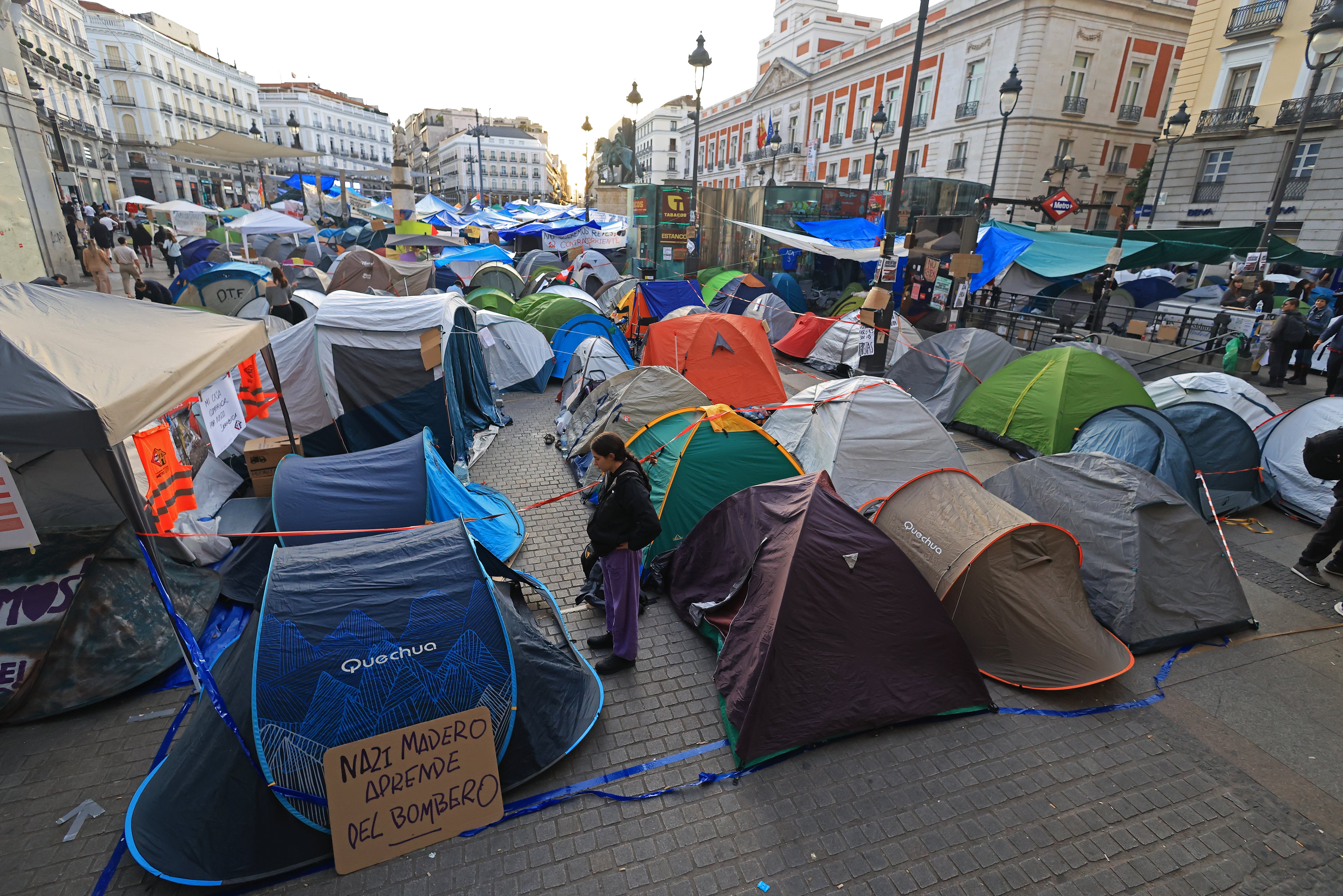 Los 190 metros que separan la acampada de Sol del Congreso
