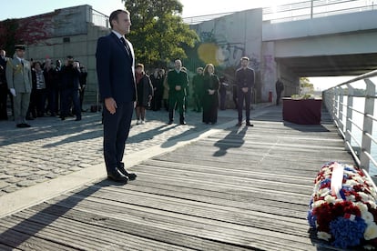 Emmanuel Macron, durante un homenaje a los asesinados en 1961 por manifestarse en apoyo de la independencia de Argelia.