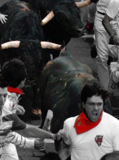 Sergio Colás, frente al toro en los sanfermines.