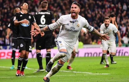 Ramos celebra su gol contra el Deportivo en el tiempo de descuento.