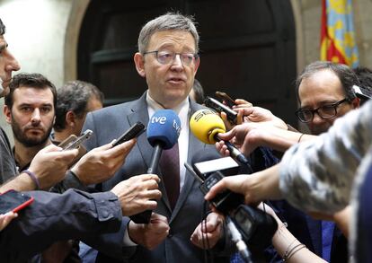 El presidente Ximo Puig tras la toma de posesión de los consejeros.