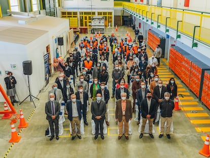 Miembros de Codelco y del proyecto en el Colegio Don Bosco en Calama, Chile.