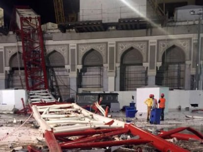 La grúa caída sobre la Gran Mezquita de La Meca