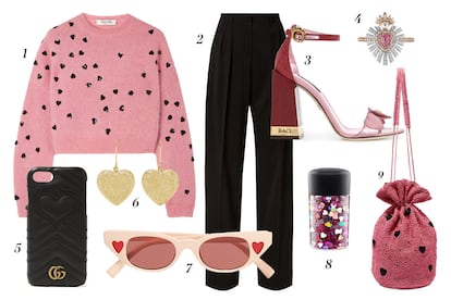 1. Valentino Jersey de lana 2. Max Mara Pantalones negros 3. Dolce & Gabbana Sandalias de tacón grueso 4. Suárez Anillo de la colección Frida Julieta 5. Gucci Funda para el móvil 6. Carolina Bucci Pendientes dorados 7. Le Specs Gafas de sol 8. Mac Purpurina con forma de corazón 9. Ganni Bolso tipo saco.