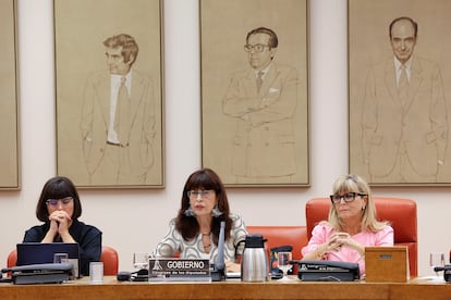 Ana Redondo, en el centro, en la Comisión de Igualdad del Congreso de los Diputados este jueves en Madrid.