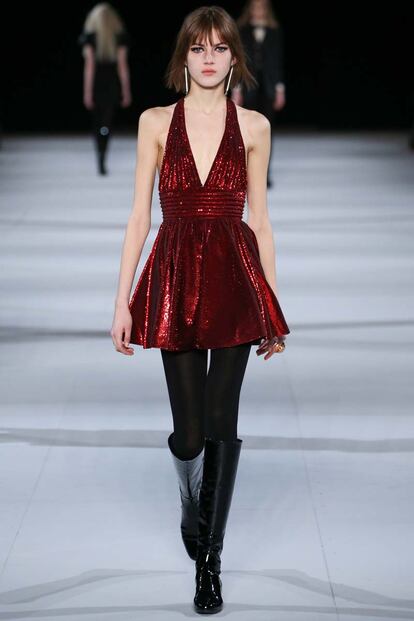 Saint Laurent resucita a Edie Sedgwick en la pasarela