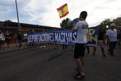 Manifestantes de ultraderecha en Alcalá de Henares (Madrid), el pasado julio. 