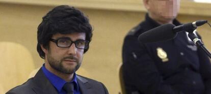 Hervé Falciani, amb perruca i ulleres, en la vista de la seva extradició a Suïssa.