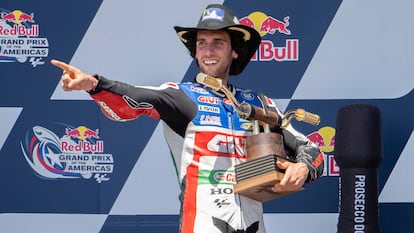 Alex Rins celebra su triunfo en el Gran Premio de las Américas.
