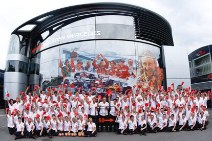 Los integrantes de McLaren celebra el 50º aniversario de la escudería.