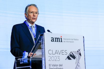 José Joly Martínez de Salazar, presidente de la Asociación de Medios de Información (AMI), durante su intervención en la conferencia anual de la AMI, Claves 2023, en Madrid.