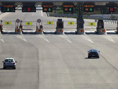 Peaje de la autopista radial 3 en Madrid, rescatada por el Gobierno. REUTERS