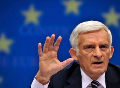 Jerzy Buzek, durante la cumbre europea del pasado 29 de octubre.