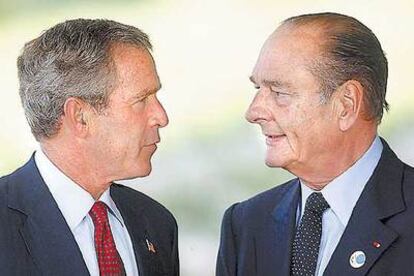 El presidente de Estados Unidos, George Bush (izquierda), con el presidente francés, Jacques Chirac, el pasado junio.