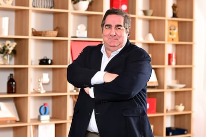 Fernando Fernández ha sido nombrado presidente de Promarca por unanimidad de la junta de gobierno. Cuenta con más de 30 años de experiencia en el sector de gran consumo. Proveniente de Pastas Gallo, donde ha ejercido los últimos cinco años como consejero delegado y presidente ejecutivo. Previamente había ostentado la dirección general de GBFoods España y pasó también por la división de marketing de Nutrexpa y Henkel.