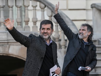 Jordi Cuixart, a la derecha, y Jordi Sànchez, en un acto organizado por Òmnium Cultural el pasado 31 de mayo.