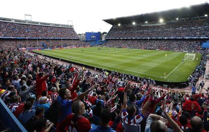 El Vicente Calderon durante su &uacute;ltimo derbi.