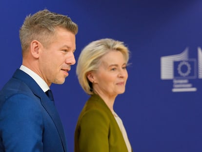 Péter Magyar y Ursula von der Leyen