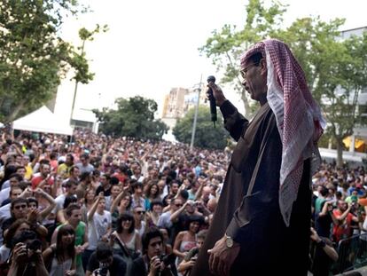 Omar Souleyman durante su actuación, ayer, en el Sonarvillage, en lo que fue la última actuación diurna del festival.