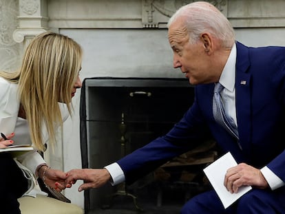 El presidente de EE UU, Joe Biden, y la primera ministra italiana, Giorgia Meloni, este jueves en el Despacho Oval de la Casa Blanca.