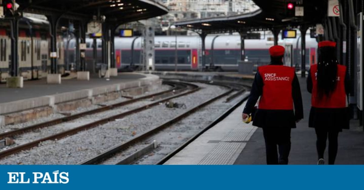 Francia afronta su segundo día de huelga y el sexto de bloqueo de ...