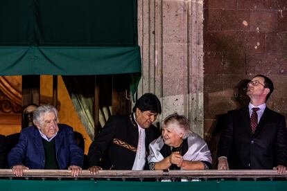 José Mujica, expresidente de Uruguay, Evo Morales, expresidente de Bolivia, Aida Guevara, hija del revolucionario argentino Ernesto "el Che" Guevara.