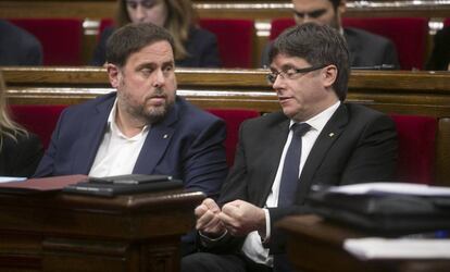Junqueras y Puigdemont hoy en el Parlament.