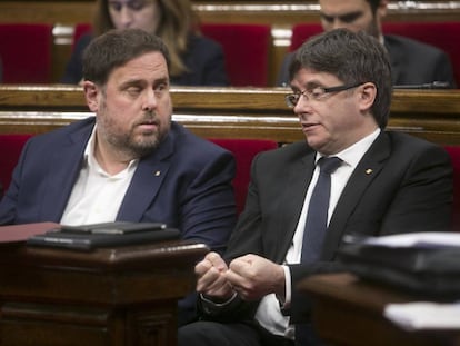 Junqueras y Puigdemont hoy en el Parlament.