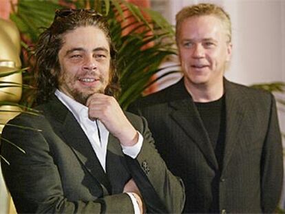 Benicio del Toro (izquierda) y Tim Robbins, el pasado día 9 en la reunión en Los Ángeles de los candidatos de los Oscar.