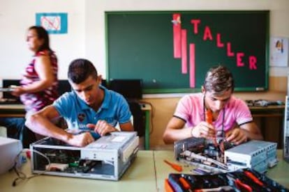 Alumnos de un instituto de las Tres Mil Viviendas (Sevilla).