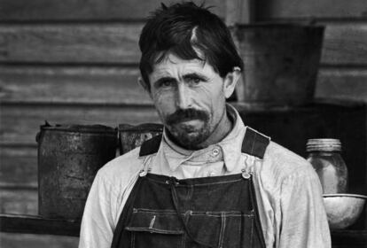 Frank Tingle, arrendatario de un campo de algodón en Alabama.