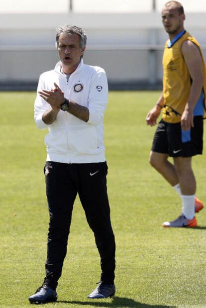 Mourinho y Sneijder, ayer en Valdebebas.