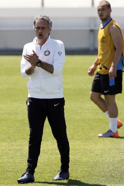 Mourinho y Sneijder, ayer en Valdebebas.