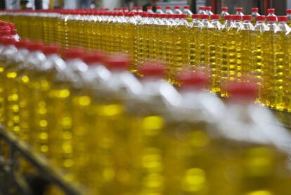 Instalaciones de una empresa dedicada al embotellado de aceite.