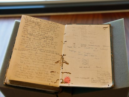 Cuaderno de notas de Ernest Hemingway para su libro 'Verdes colinas de África', en la  Biblioteca y Museo Presidencial John F. Kennedy de Boston (Massachusett).