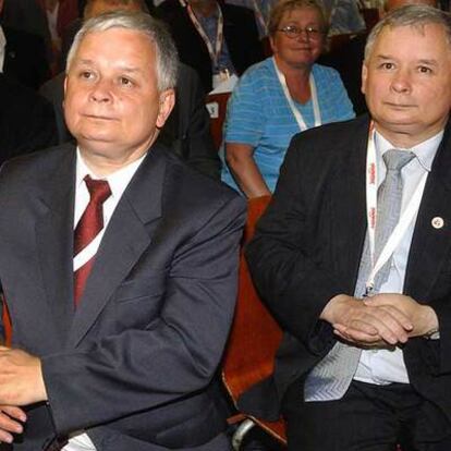 Los gemelos Lech (izquierda) y Jaroslaw Kaczynski.