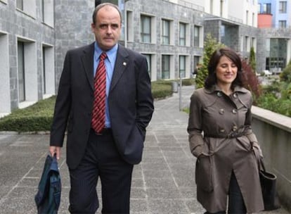 Joseba Egibar se dirigía en la tarde del pasado viernes a la asamblea regional del PNV en San Sebastián junto a la miembro de su ejecutiva Bakartxo Tejería.