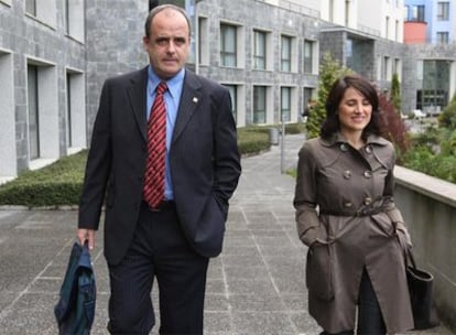 Joseba Egibar se dirigía en la tarde del pasado viernes a la asamblea regional del PNV en San Sebastián junto a la miembro de su ejecutiva Bakartxo Tejería.