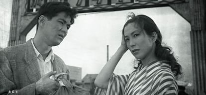 Un fotograma del filme 'Suzaki Paradise: Red Light' (1956), de Yuzo Kawashima.