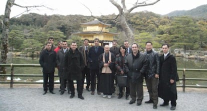 El chef Ferran Adrià (tercero por la derecha) en una de sus primeras visitas a Japón.