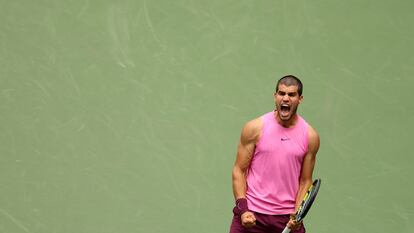 Alcaraz celebra el triunfo contra Lehecka, este martes en la Arthur Ashe de Nueva York.