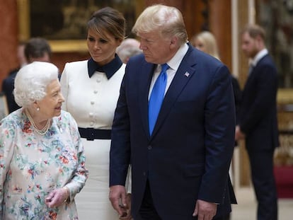 La reina Isabel recibe a Donald Trump.