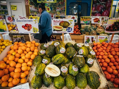 Una frutería de Santiago de Compostela, el martes.